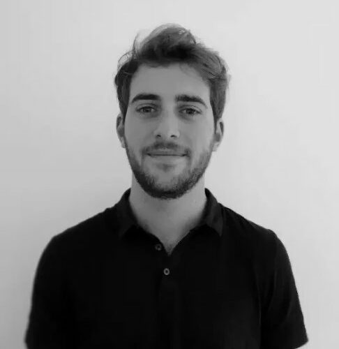 Portrait professionnel du chiropracteur Thomas Robineau à Bordeaux Caudéran